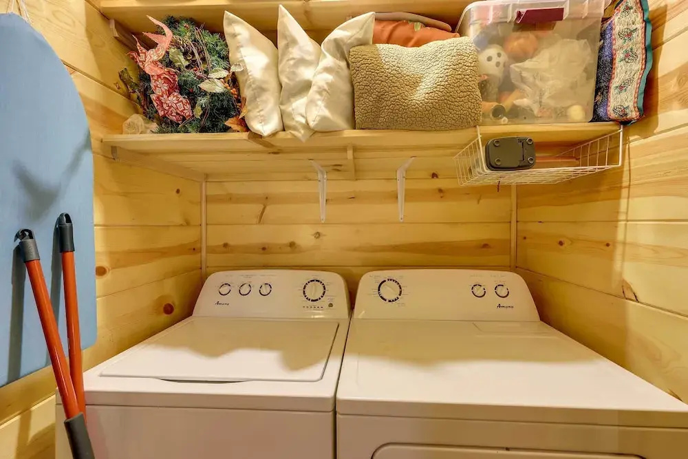 Pet-Friendly Broken Bow Cabin w/ Fire Pit