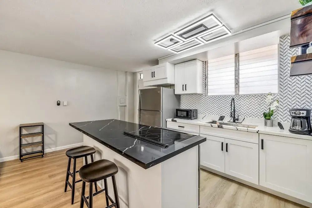 Stylish 2 Bedroom in the Heart of Waikiki