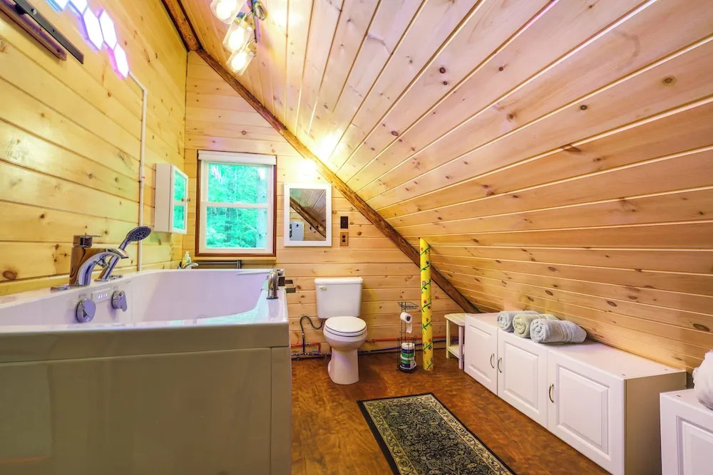 Cozy Elizabethtown Cabin w/ Fire Pit