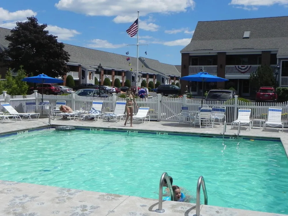 Elmwood Resort Hotel