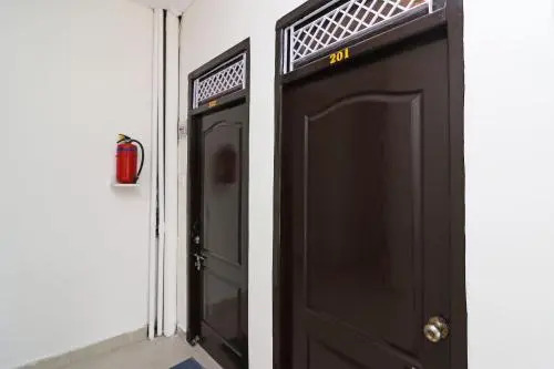 New Delhi Guest House By OYO Rooms