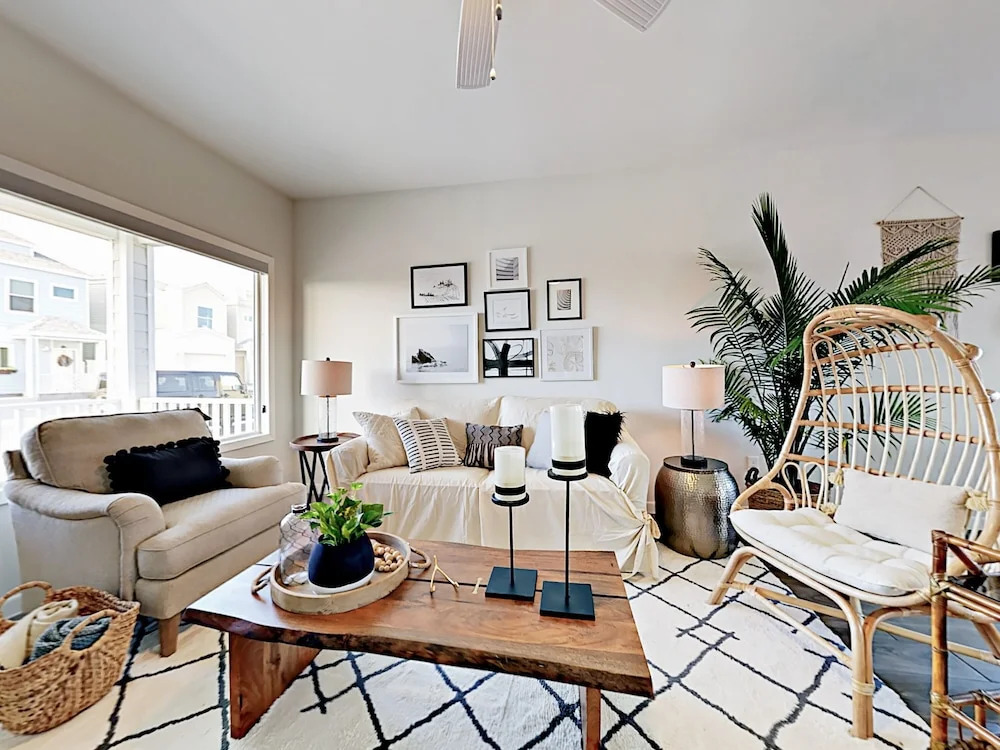 Brand-new 3br W/ Bay Views 3 Bedroom Home