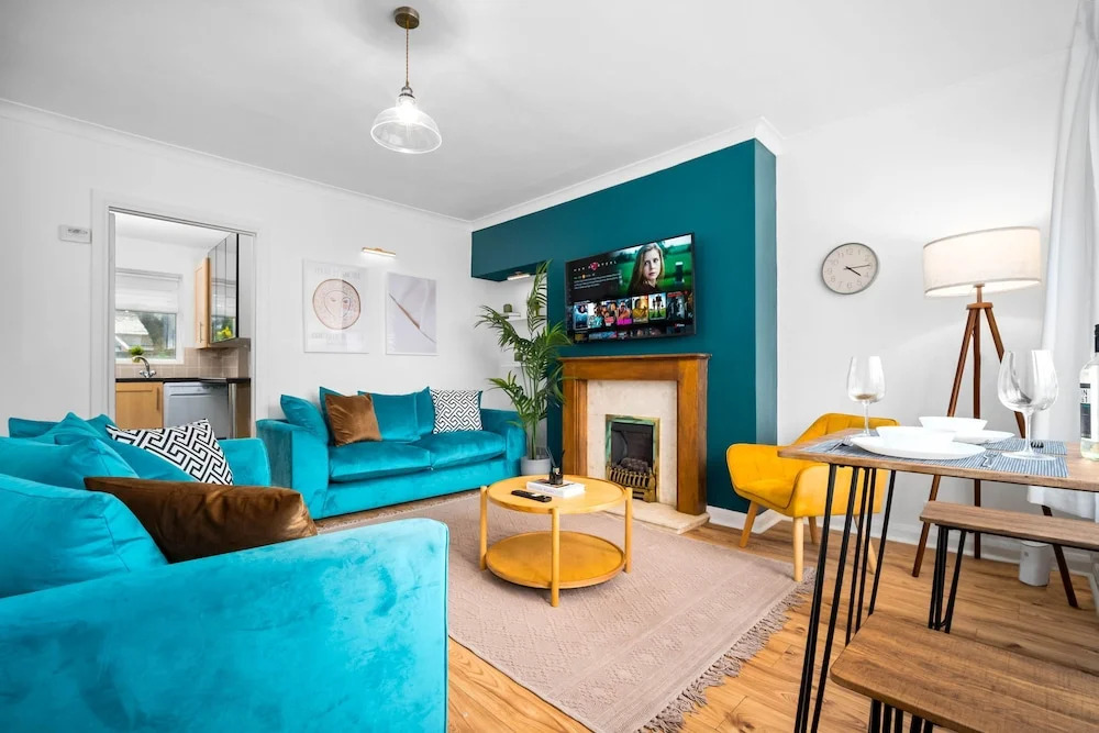 Stylish Three Bedroom Retreat With Garden