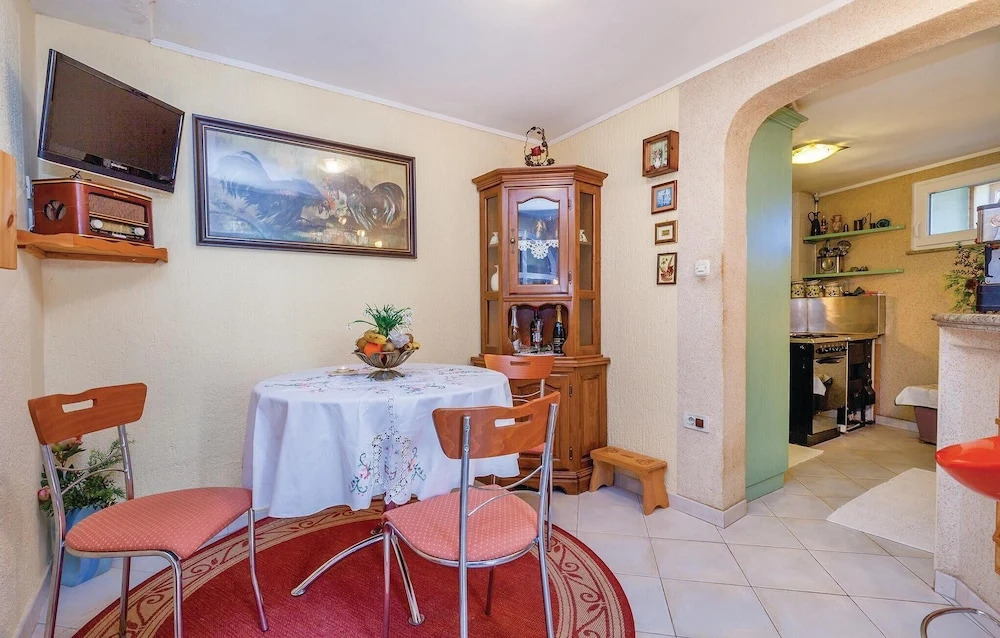 Stunning Home in Grizane With Wifi and 2 Bedrooms