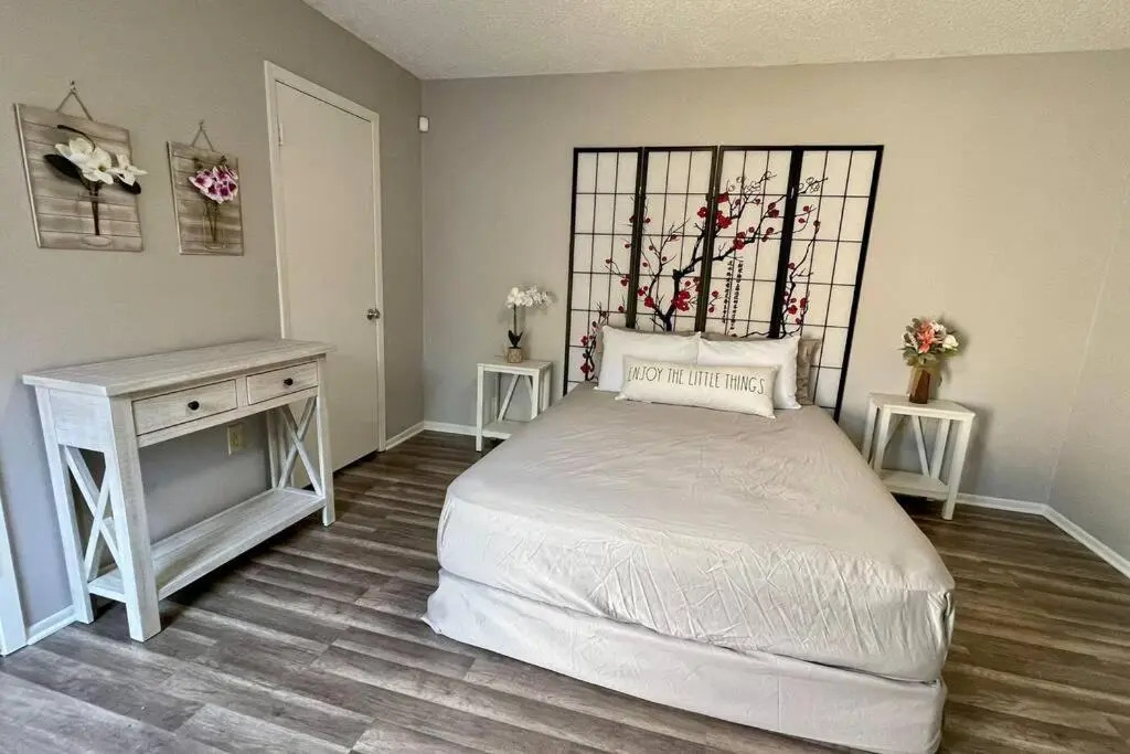 The Cottage by Mall of Louisiana, Baton Rouge