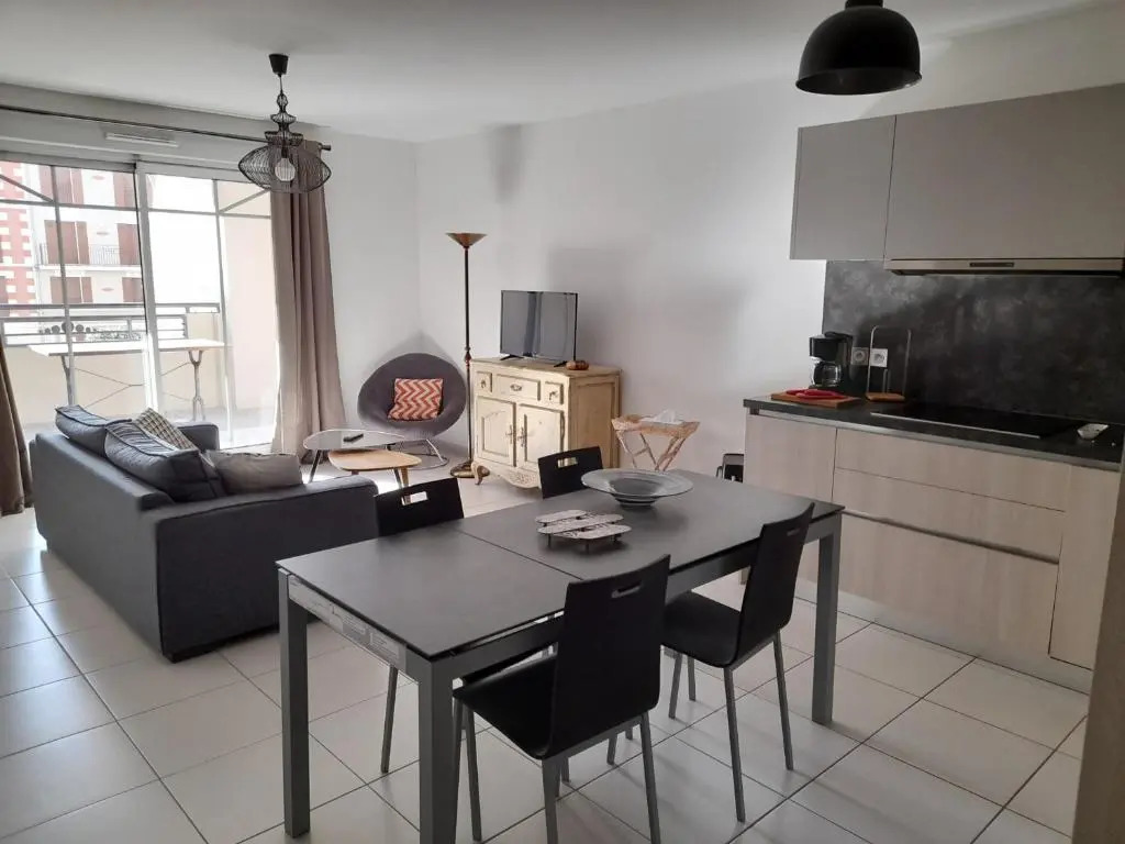 Appartement Central à Arcachon avec 2 Chambres, Parking Privé et Proche Plages - FR-1-319-16