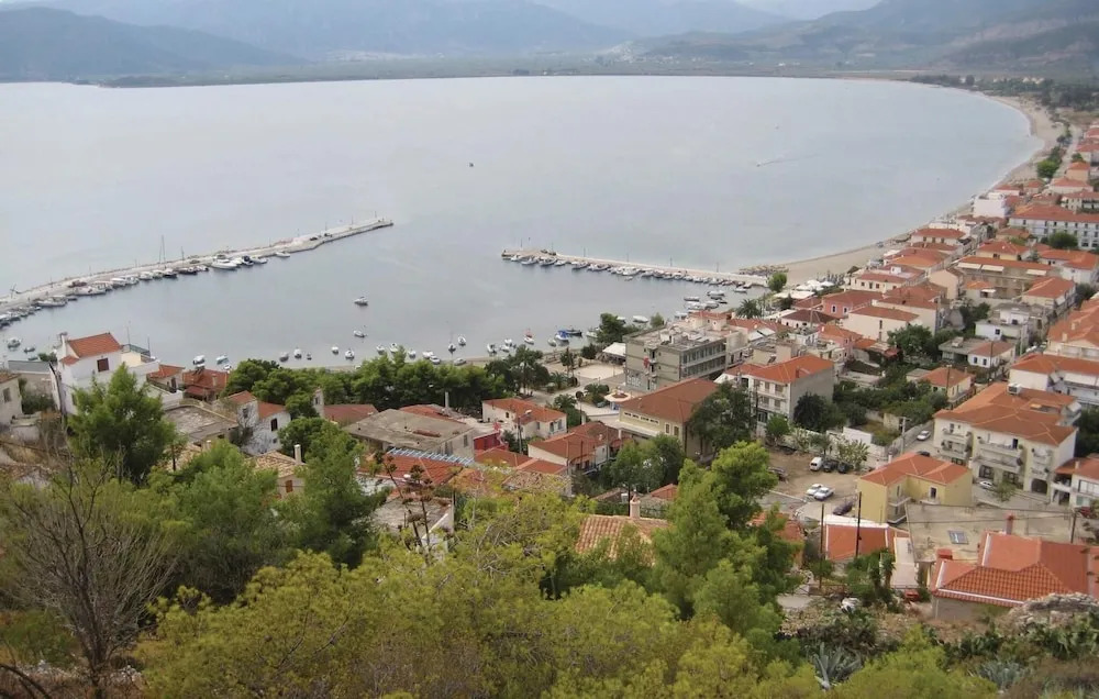 Amazing Home in Agios Andreas Astros With 2 Bedrooms