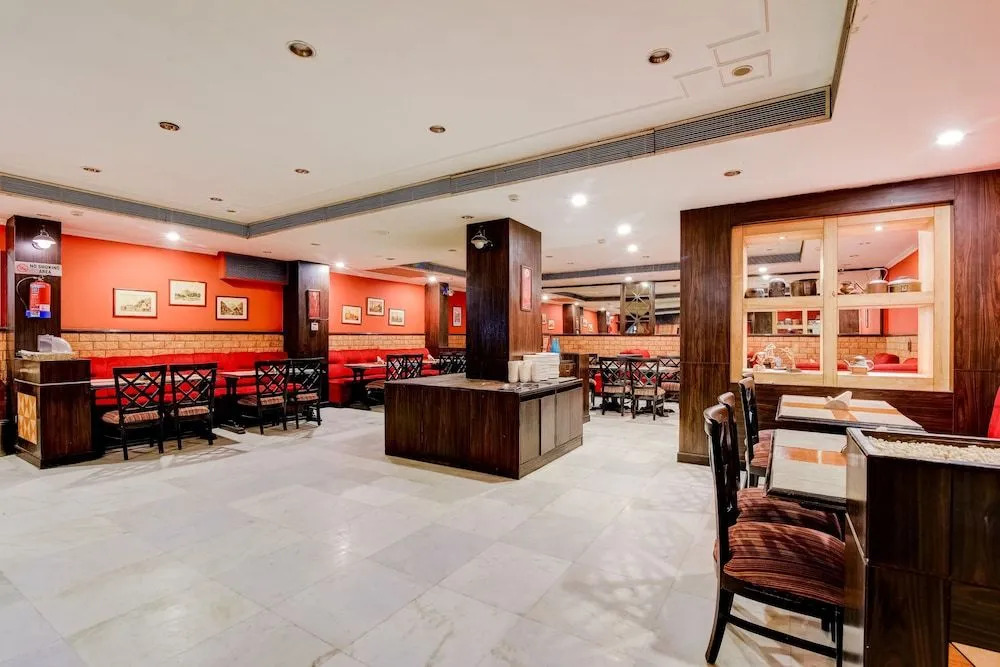 OYO 39725 Hotel Regent Continental