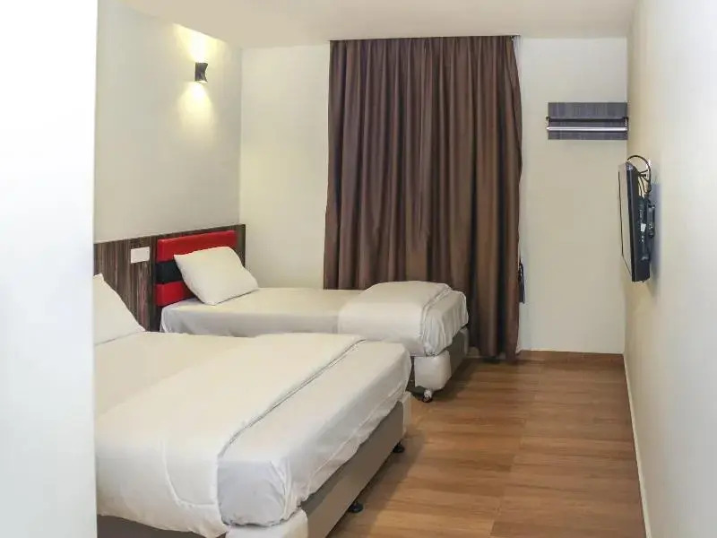 OYO 90027 Happy Hotel