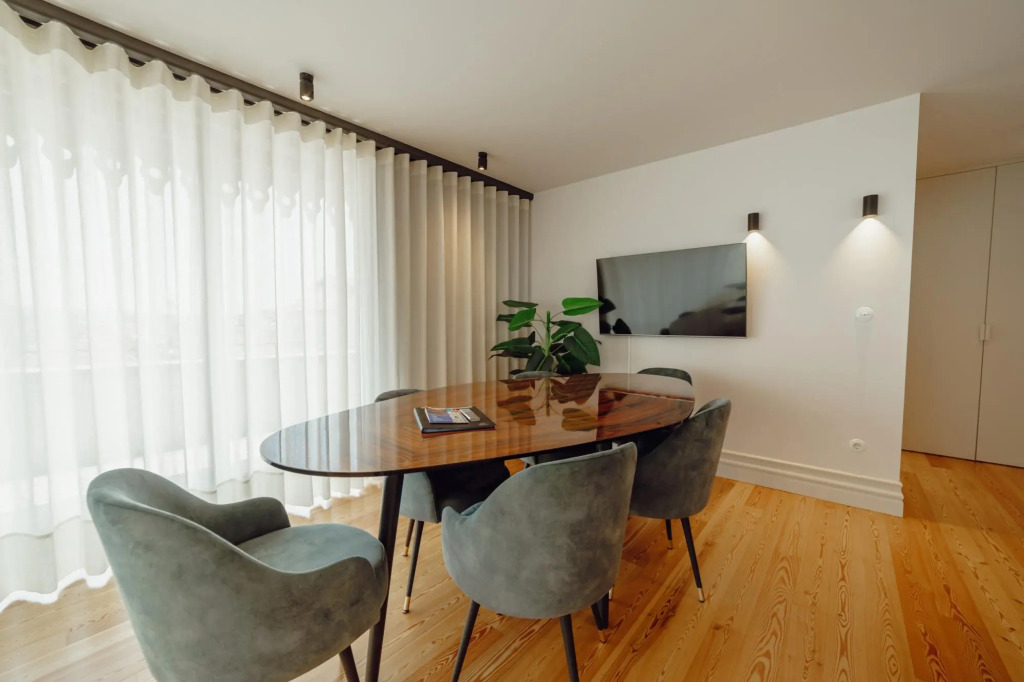 Downtown Penthouse With River View by Vacationy