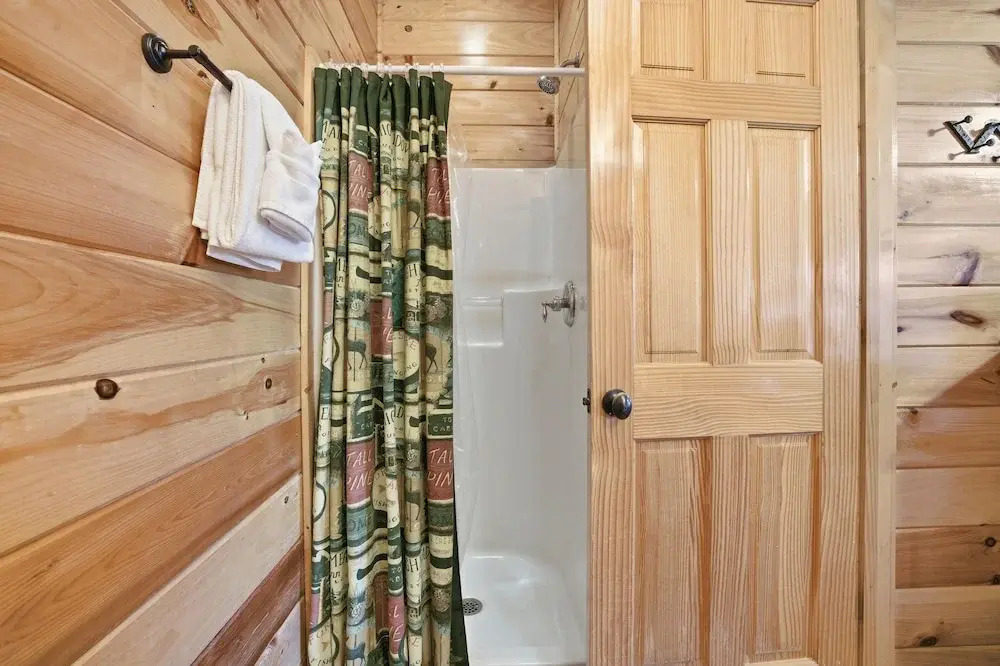 Knotty But Nice 4 Bedroom Home