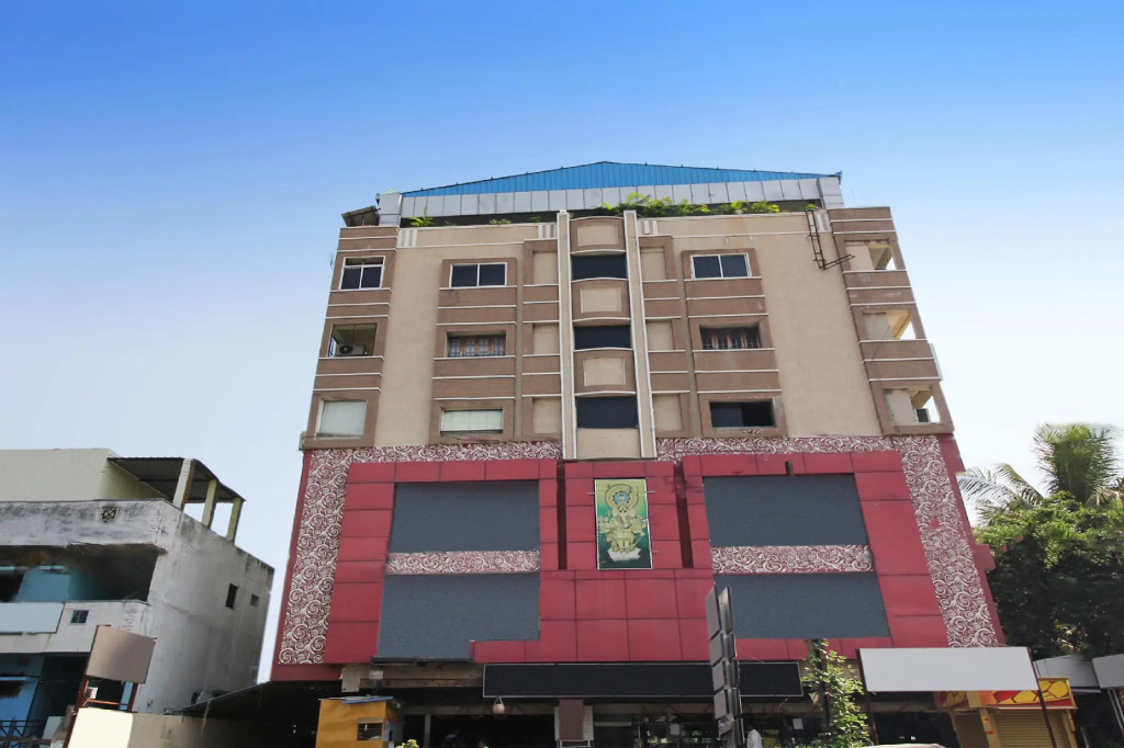 OYO 24605 Grand Season