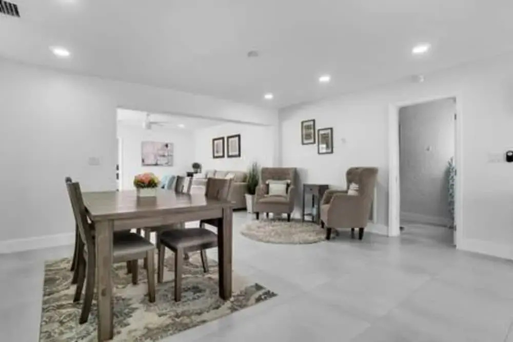 617 NW 30 CT Pool Patio 5Bd 3bath Fire Pit Parking for 3