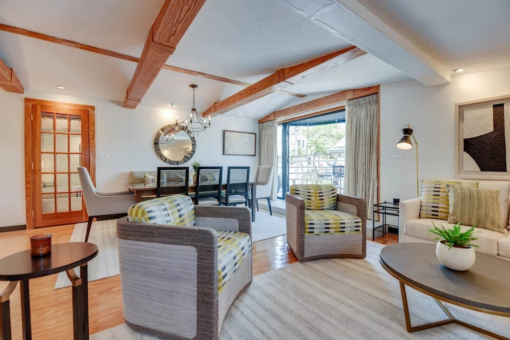 New The Green Pineapple - Balcony on Duval