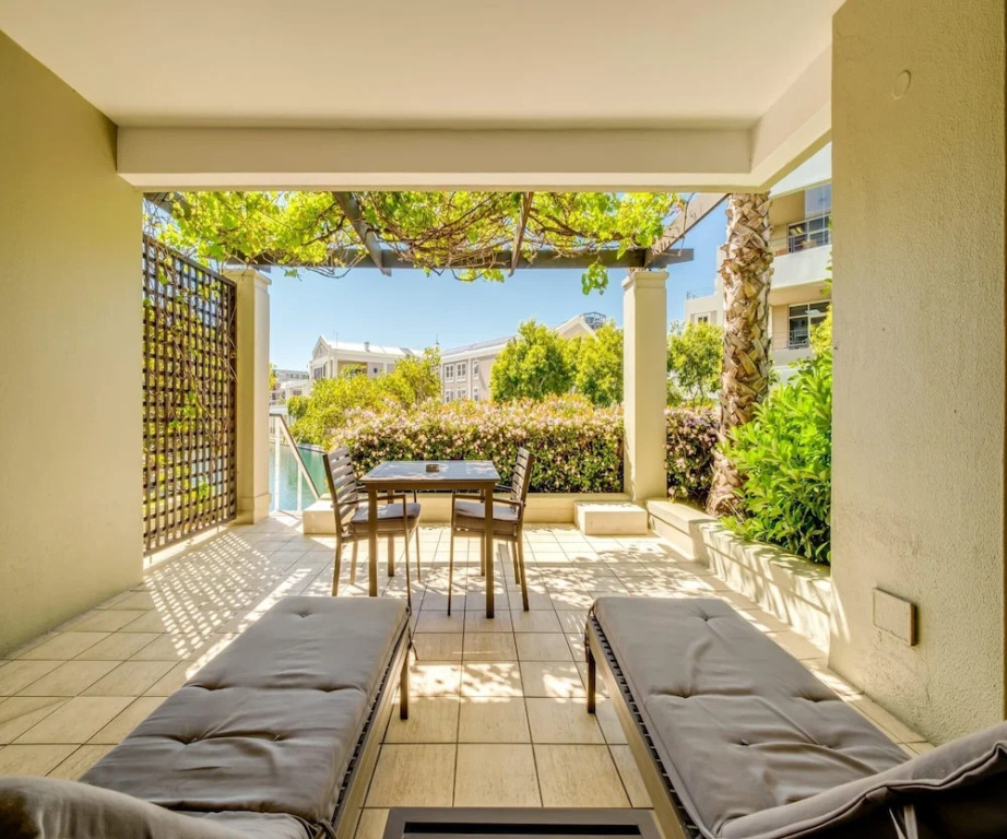 Beautiful Apartment at the Waterfront Marina Altmore 001