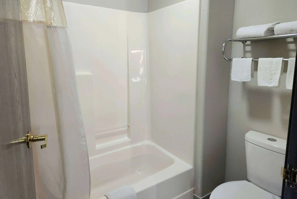 Days Inn & Suites by Wyndham New Iberia