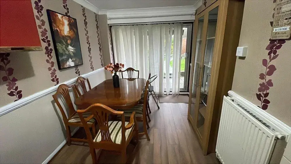 Charming Basildon House With 3 Bedroom Near Town