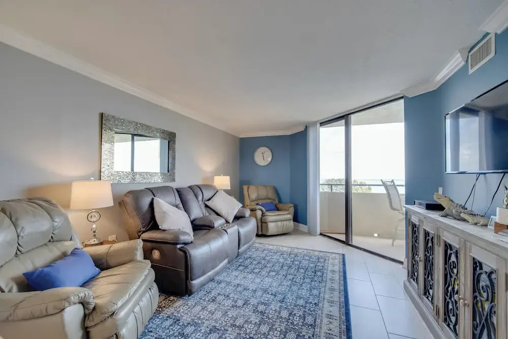 Remarkable Hudson Condo w/ Coastal Views!