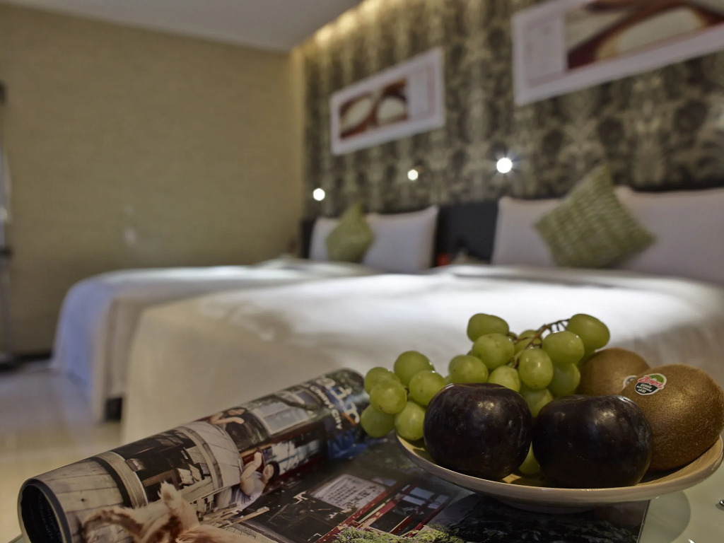 Roaders Plus Hotel - Theme