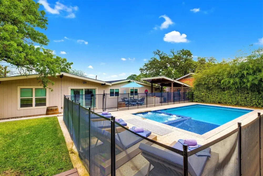Luxury Home W/pool, Grill/bar, &movieroom