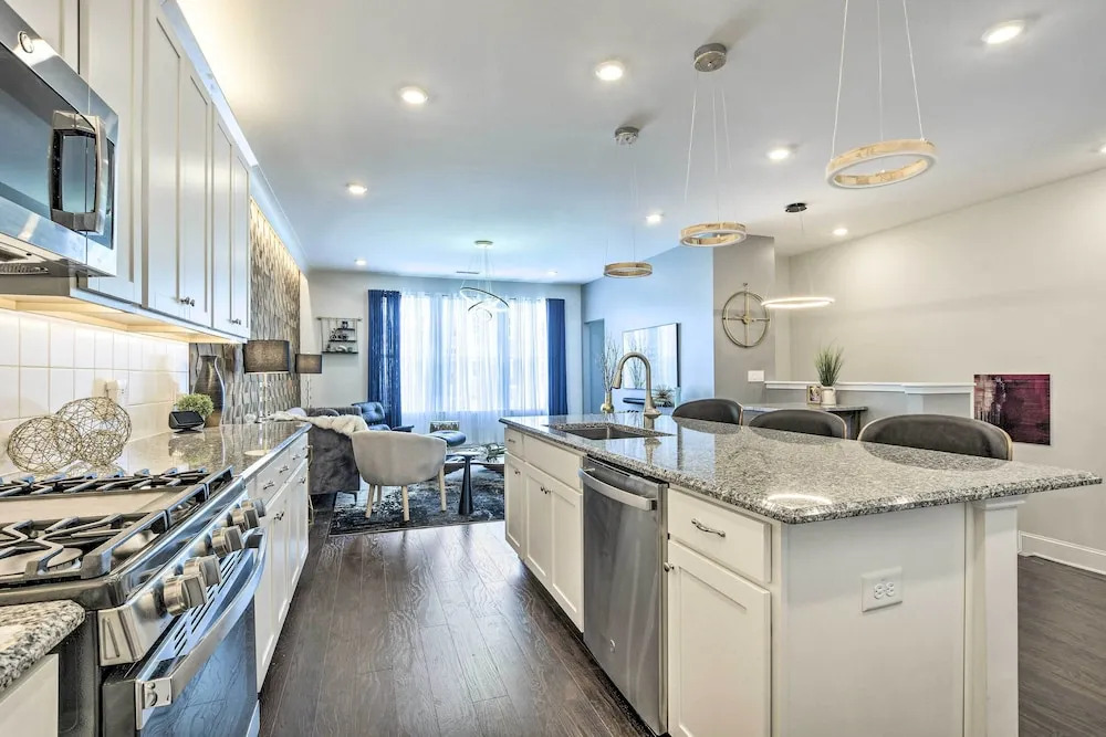 Tasteful Durham Townhome - 6 Mi to Downtown