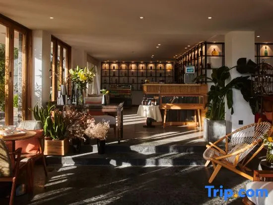 Luyinquan·Dali Yunshui Xiaozhu Seaview Resort Hotel