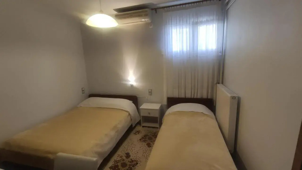 Elenis Rooms