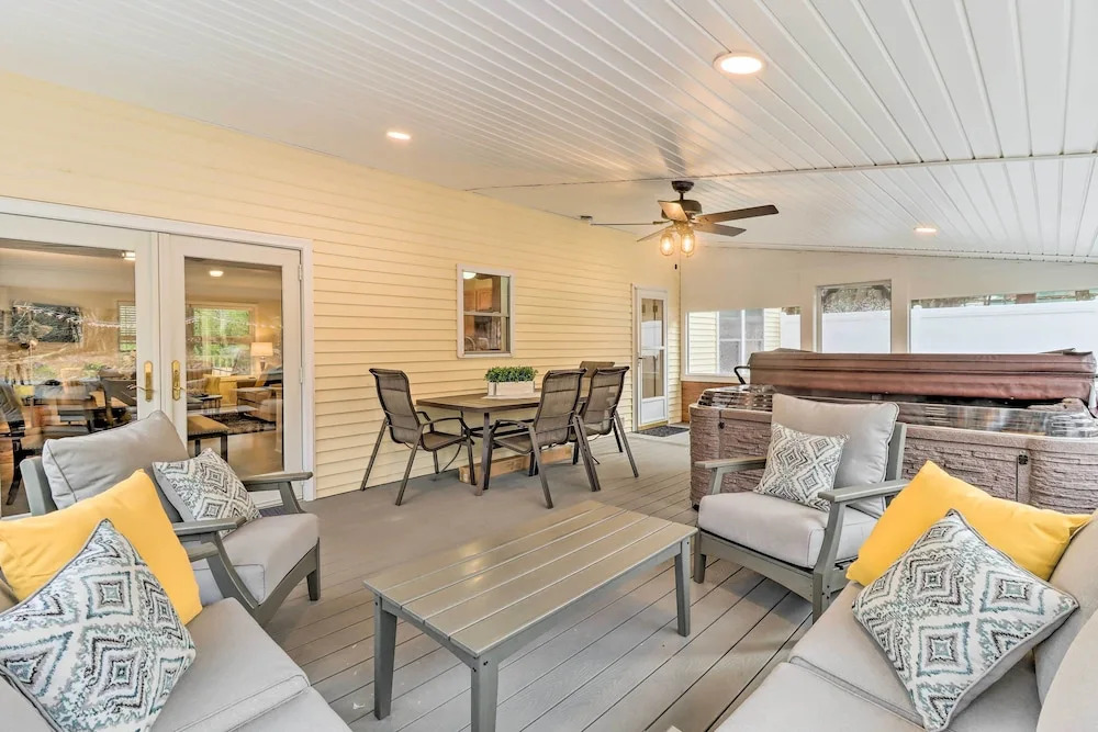 Blakeslee Home w/ Private Hot Tub, 5 Mi to Skiing