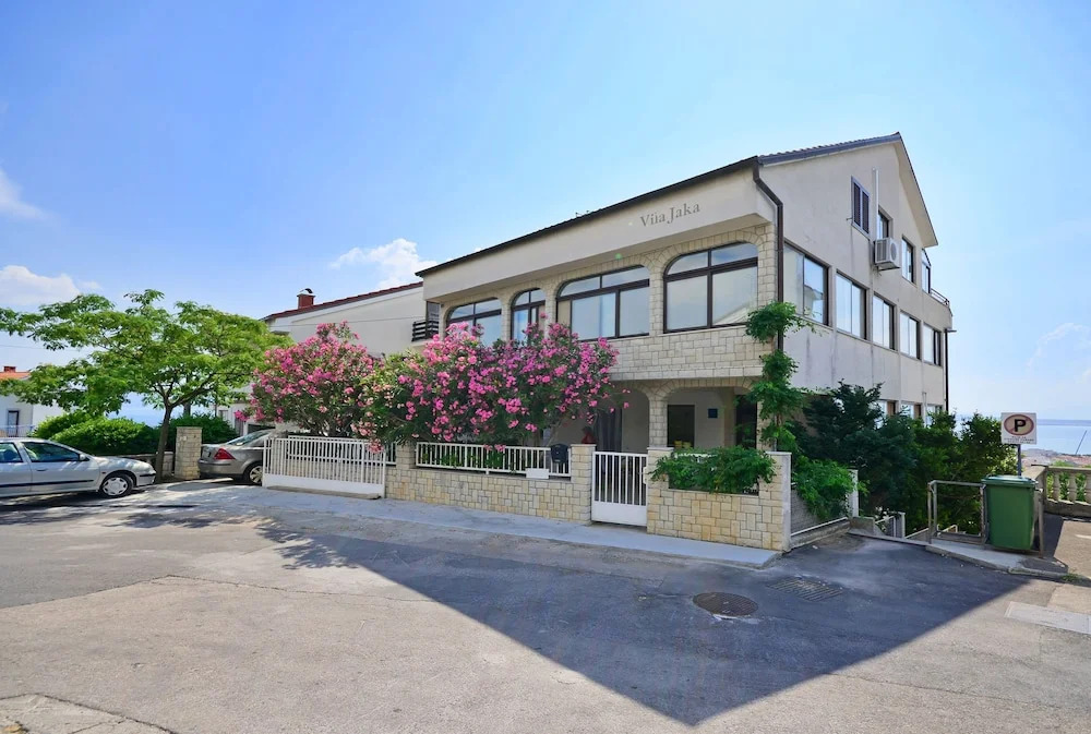 Apartments and Rooms Jaka
