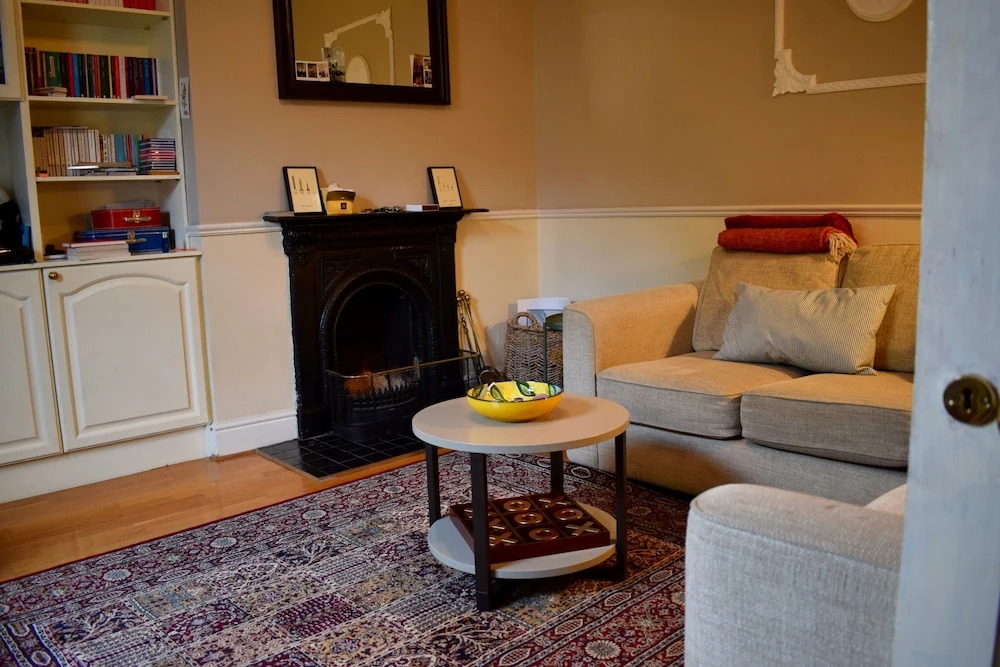 3 Bedroom House Near Portobello