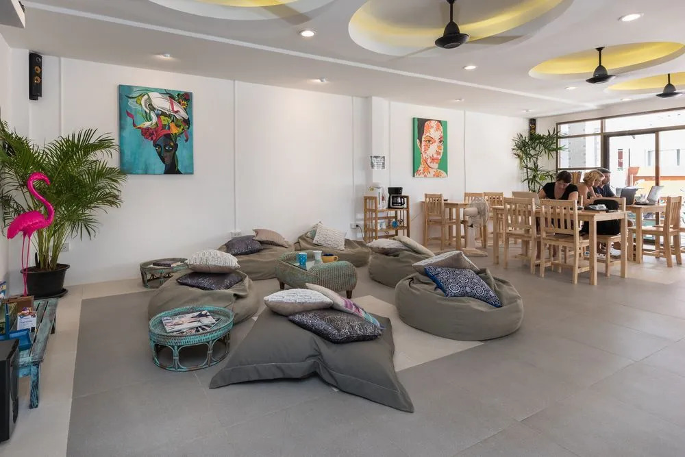 Castaway Guesthouse Hostel and Bar
