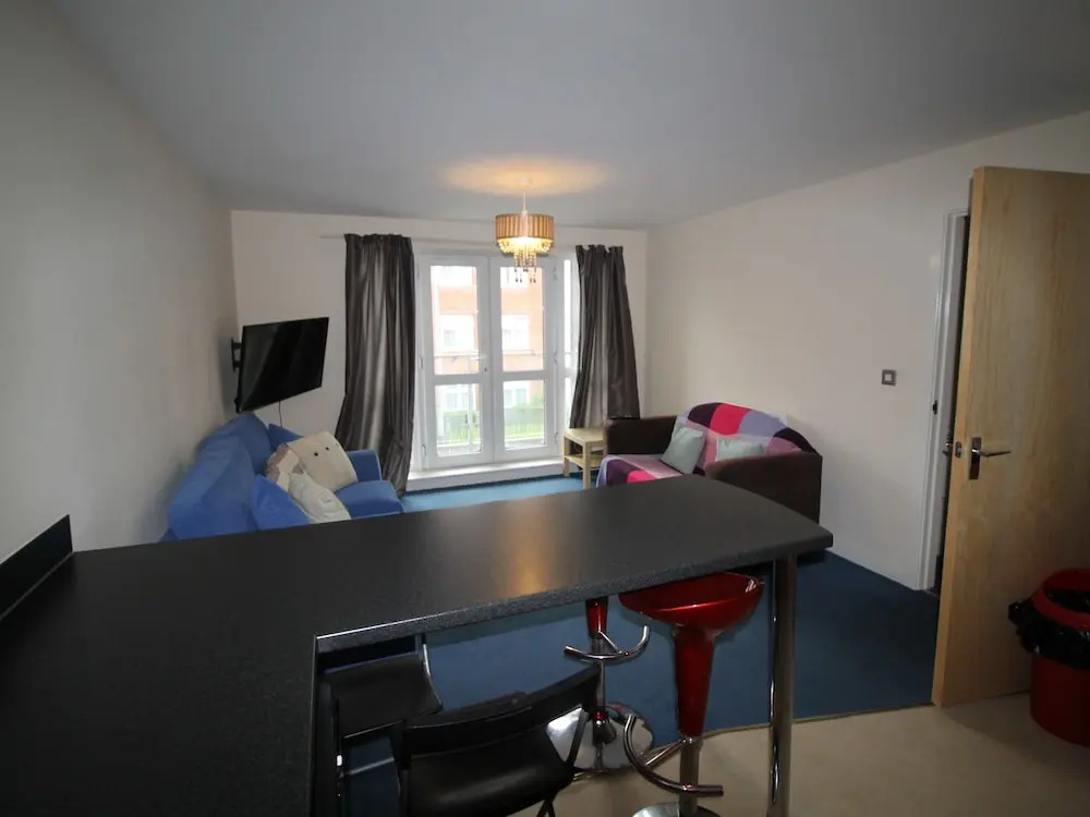 Central Apartment by Cardiff Holiday Homes