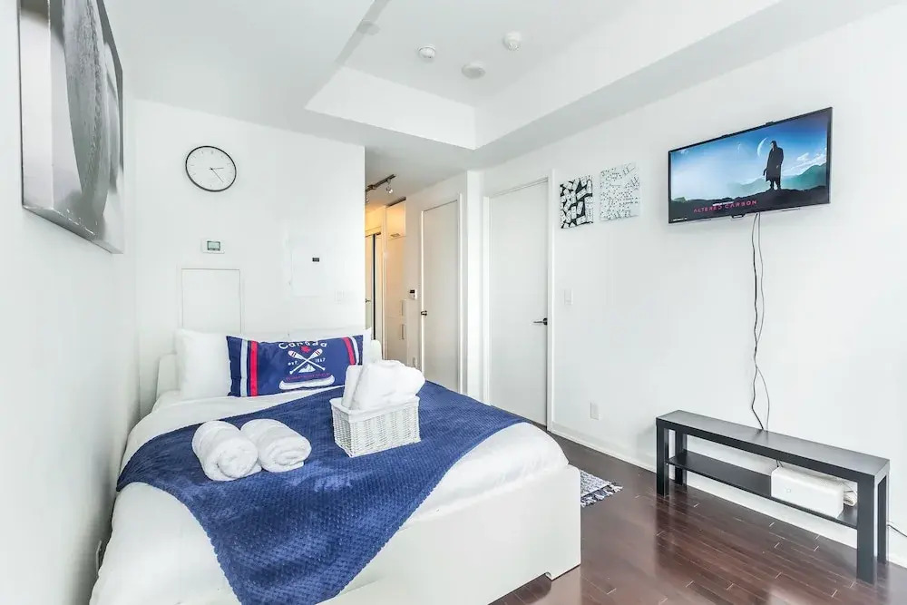 New!! Couples Retreat.luxury Condo.central