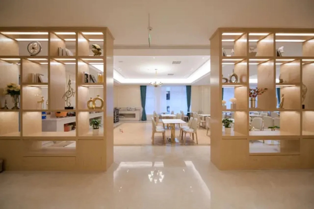 Vienna International Hotel (Causeway Bay Plaza Honggutan Center Nanchang)