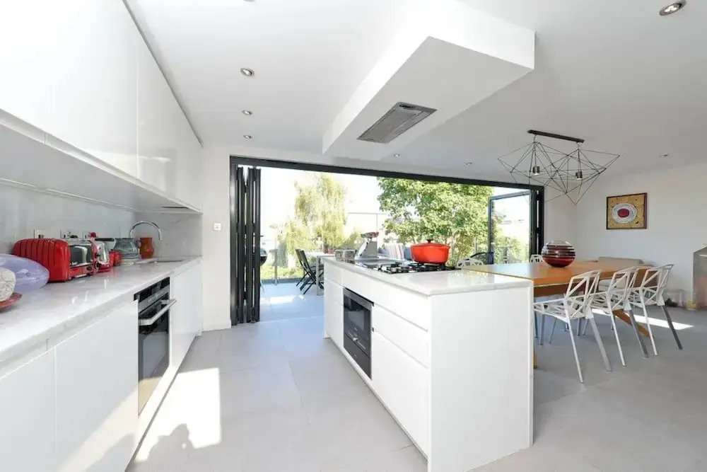 Newly Renovated 3 Bedroom Flat with Terrace