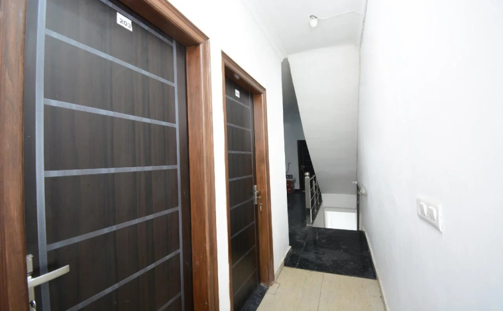 Hotel Mm Crown By OYO Rooms