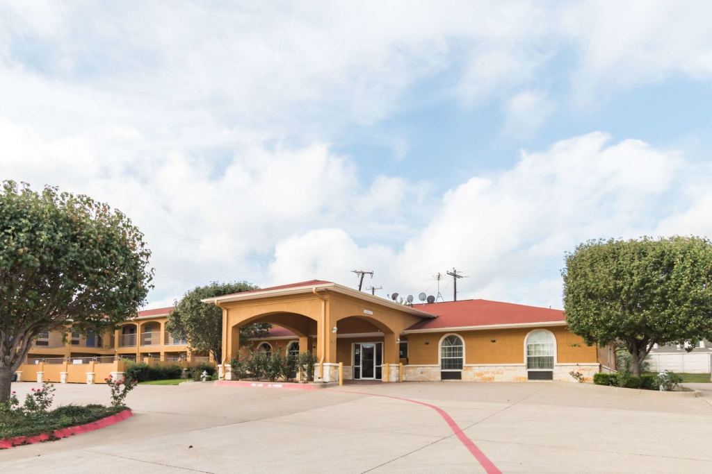 Motel 6 Alvarado TX