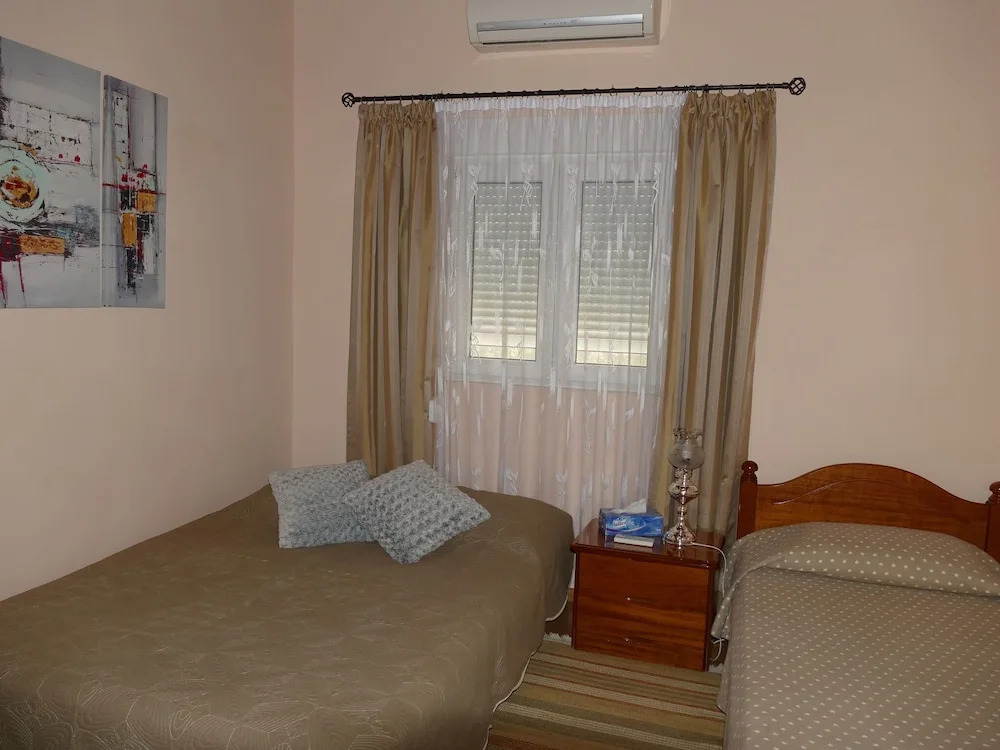 Home With Small Pool 37 Km From Athens Easily Accessible By Public Transport