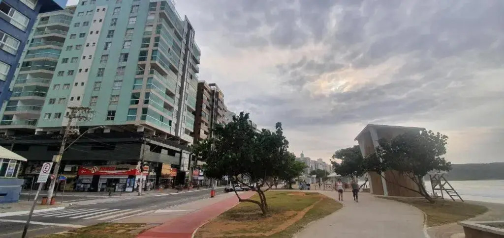 Cobertura c/ vista para o mar e montanhas, churrasqueira, 4 quartos 2 Vg garagem