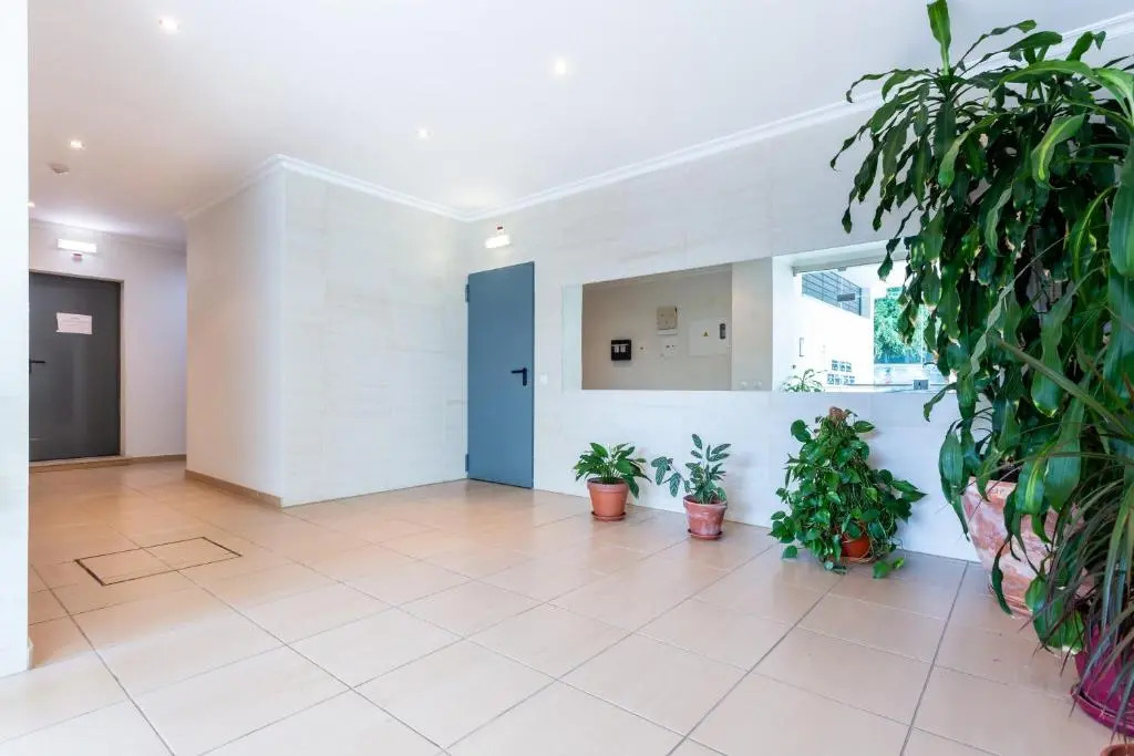 Sacha's sweet home, lovely 2 bedroom apartment, walking distance to town, beach and marina
