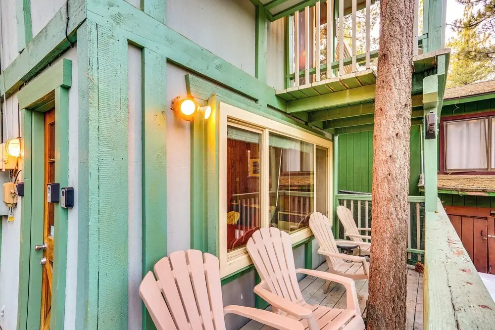 Near Skiing & Hiking: Dog-friendly Big Bear Cabin
