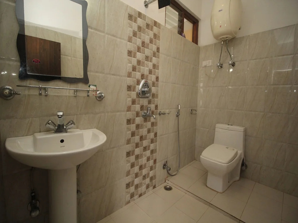 OYO 7620 Hotel Yukim Residency