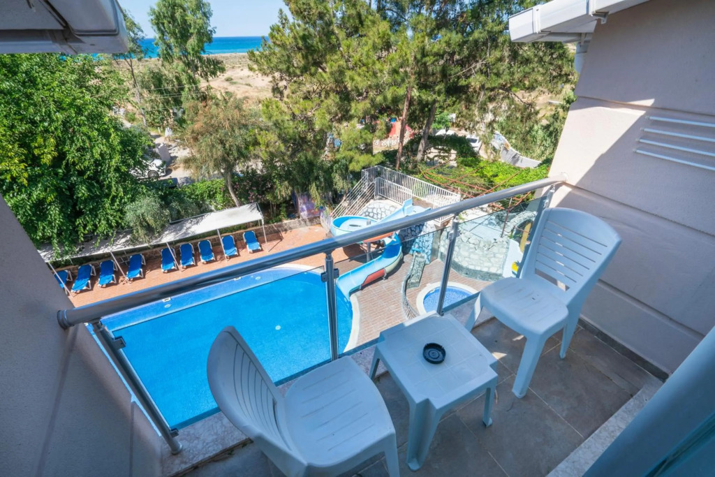 Aperion Beach Hotel Side