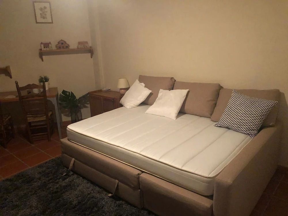 Spacious and Sunny Luxury Located in the Lower Area