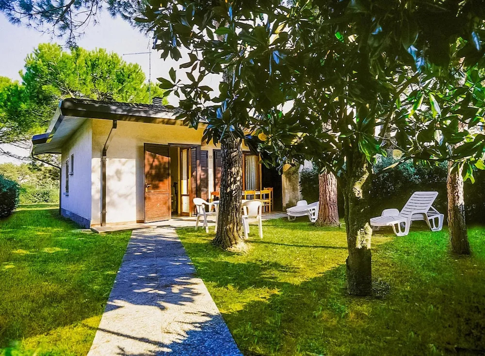 Independent Villa With Large Fenced Garden