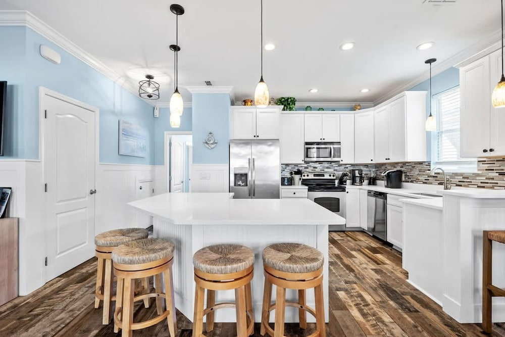 6BR Beach Home 5-min Walk to Ocean Resort Pool