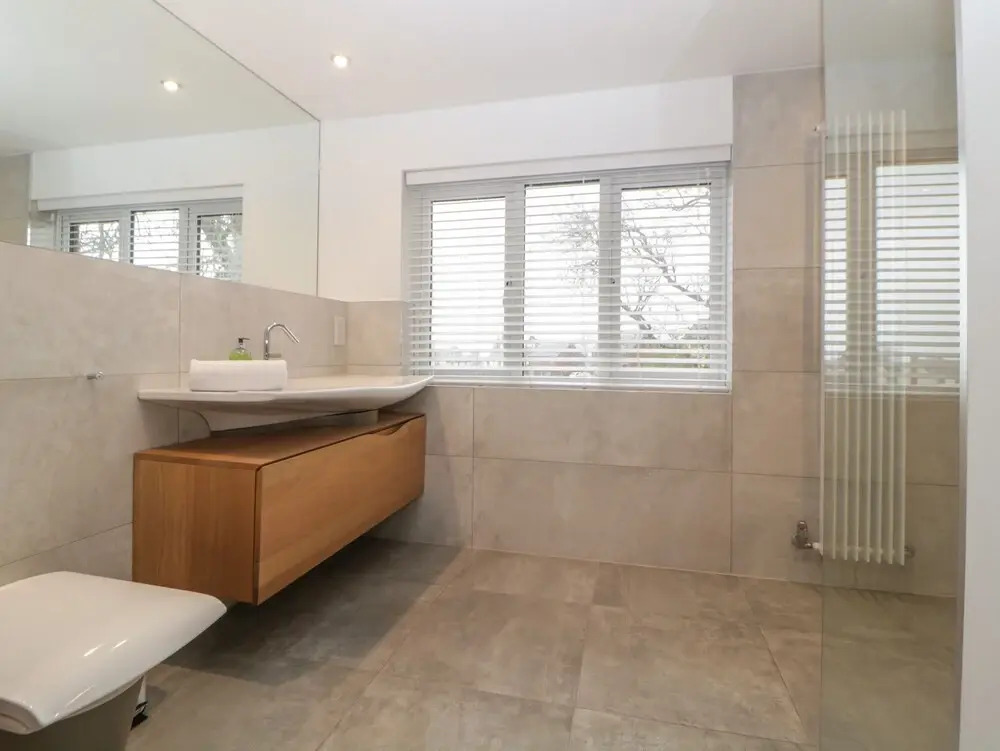 2 White Rock Court