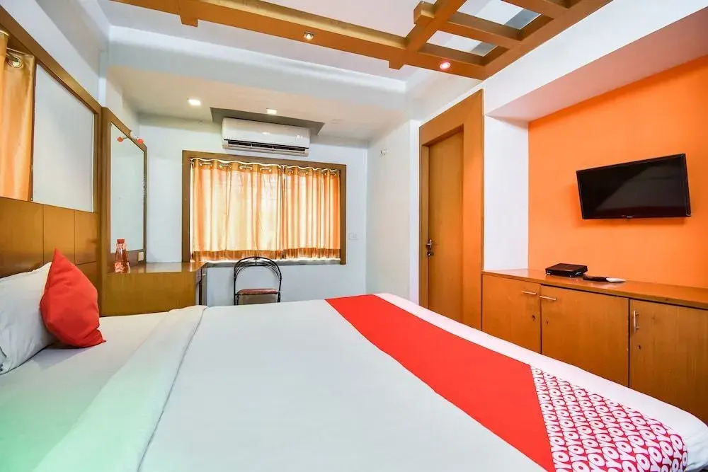 Crown Inn by OYO Rooms