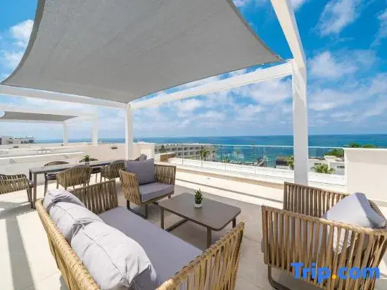 Waterside Sea View Apartments