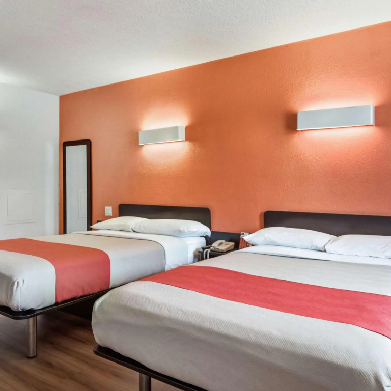 Motel 6-Youngstown, OH
